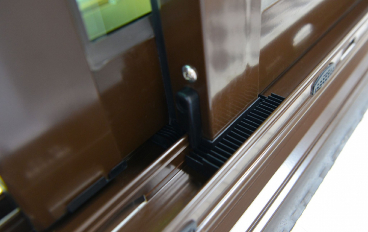 窗戶安裝組風塊